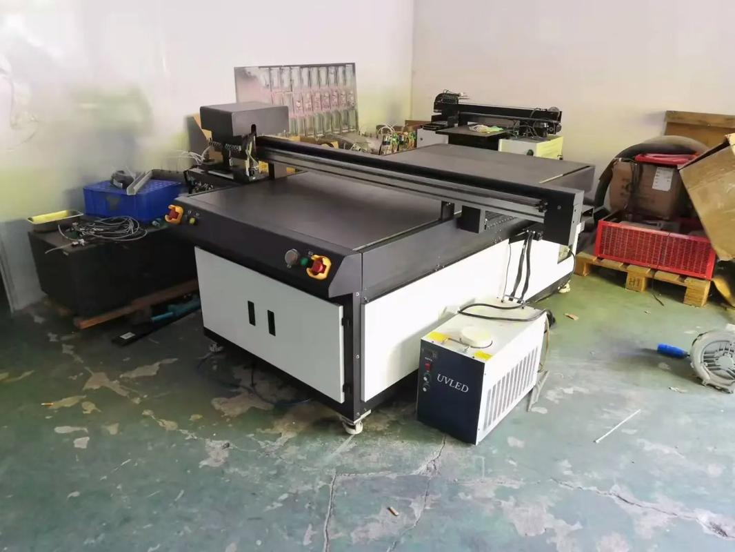 如何高效使用UV平板噴繪機(jī) 開機(jī)與關(guān)機(jī)關(guān)鍵要點(diǎn)解析